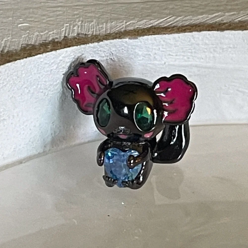 Bracelet Charm Black Salamander Holding Blue Rhinestone Heart - Picture 3 of 9